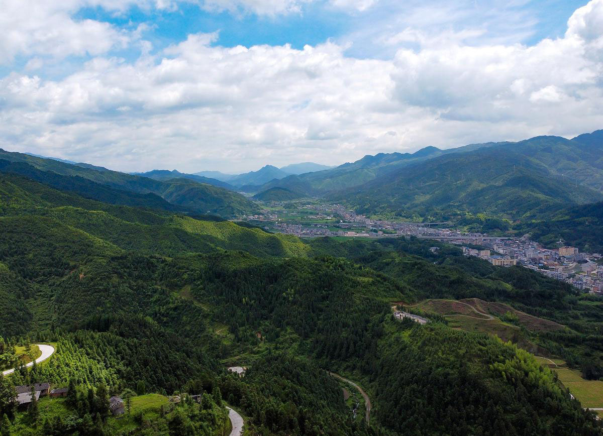 湘西山.jpg
